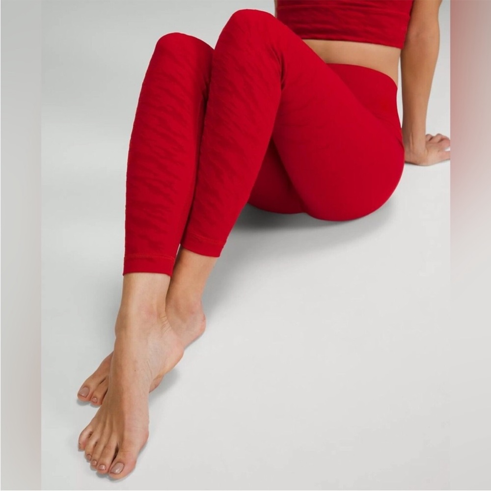 NWT Lululemon Wunder Under HR MSRP $118 Tight 25” Lunar Red (VERY RARE) Size 4 - Picture 3 of 8
